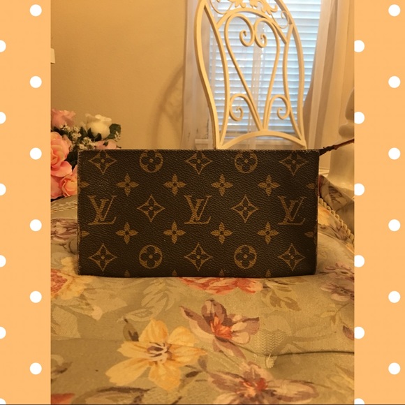 Louis Vuitton Handbags - Authentic Louis Vuitton Bucket GM Pouch